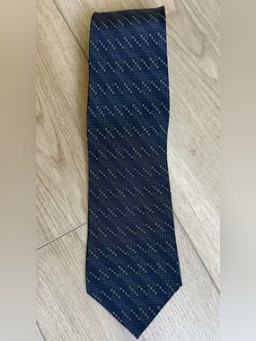 Geoffrey Beene Silk Blue and Gray Patterned Men's Tie